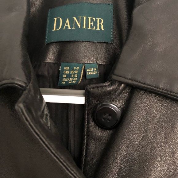 Danier Black Leather Jacket Size 6-8 EUC - Picture 2 of 6